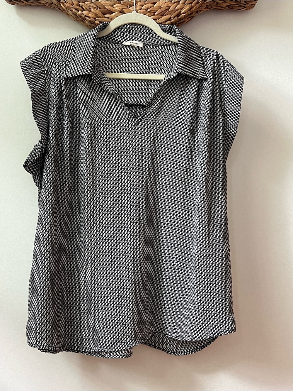 Pleione XL Black White Geometric Print Flutter Sleeve Blouse Top